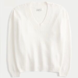 NWT Hollister Comfy Cloud Oversized V-Neck Sweater. Color: CLOUD WHITE. Size: S.